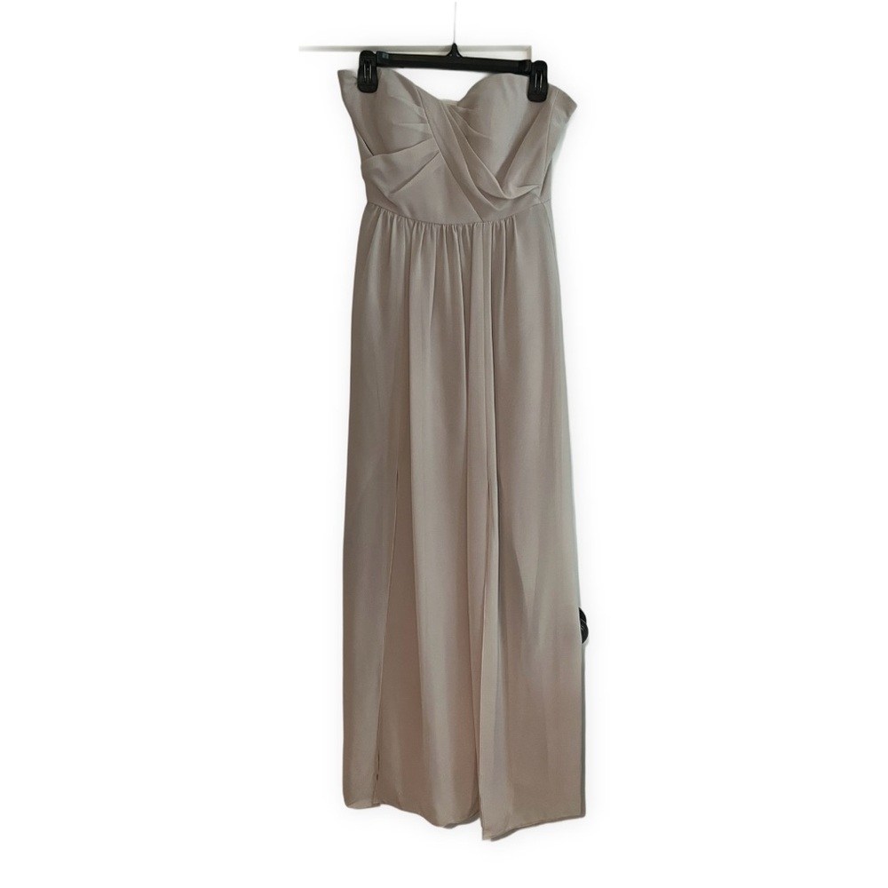Strapless bridesmaid dress in color “Oyster”.